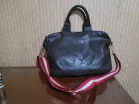 Preloved tas bally
Ada asal lahir
Ada no seri
Full kulit
Embos bally