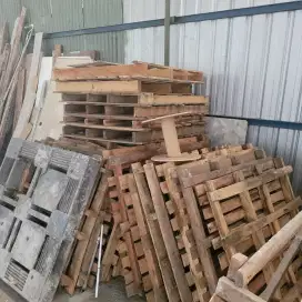 Palet kayu kaki 3. Kondisi 95 persen