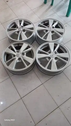 velg velos OEM R15