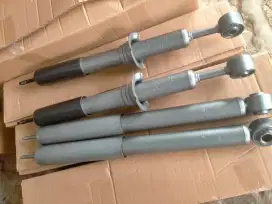 Shock absorber buat mobil Toyota Fortuner vrz merk kayaba silver