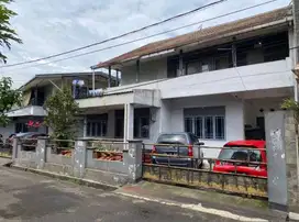 JUAL RUMAH PUSAT KOTA harga dibawah NJOP dekat Alun2 blkg HOTEL SAVOY