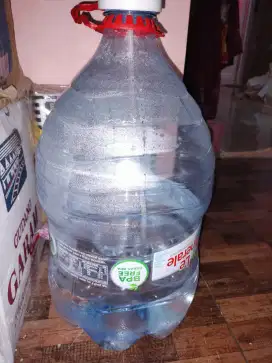 Galon le minerale kosong