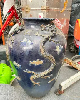 Guci antik besar warna biru