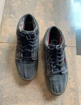 sepatu vans chukka mid top pro
