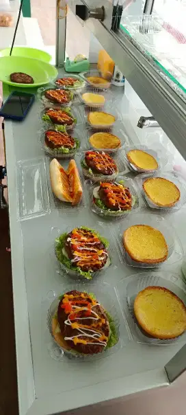 Memasak dan kasir