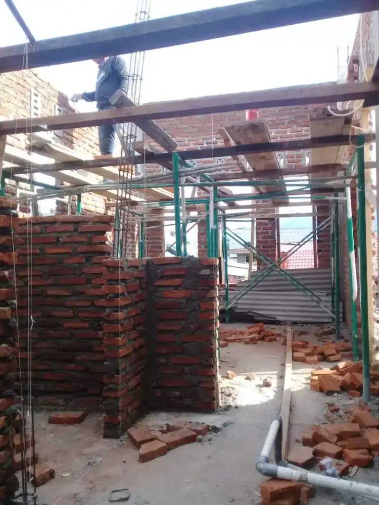 Jasa tukang bangunan harian. Maupun borongan