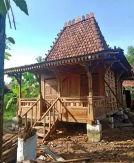 Rumah panggung kayu jati lama . Old teak wood