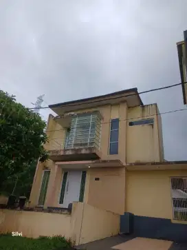 Disewakan rumah 2 lantai di CitraLand Manado