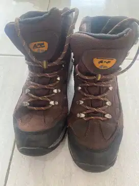Sepatu gunung are i