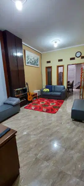 Rumah 2 lantai semi Furnish tengah kota di Turangga Bkr Buah Batu SHM