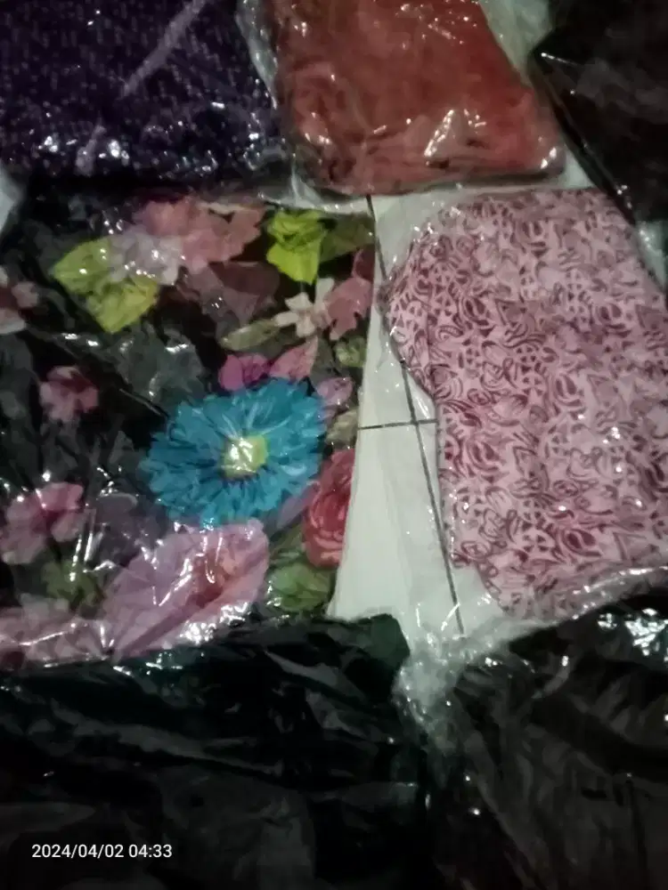 Pasmina, Dan jilbab, second tpi seperti baru bget,krna cm koleksi