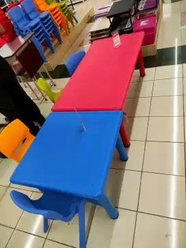 Meja belajar anak