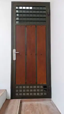 Pintu minimalis