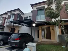 Dikontrakkan rumah 2 lantai di Holland Village Manado