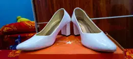 Jual sepatu high heels putih size 42 baru 1x pakai