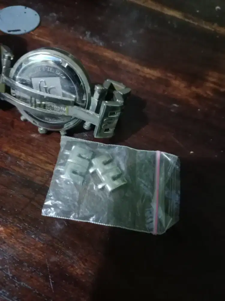 jam tangan guess