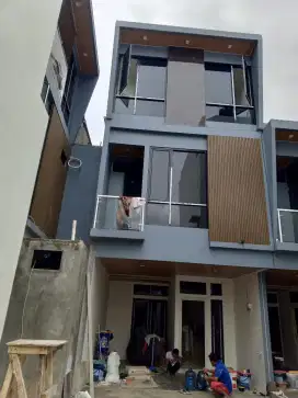 Dijual Rumah Mewah Baru Minimalis Modern di Kran 5 Kemayoran JakPus