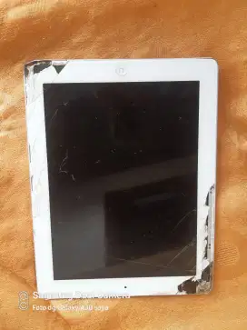 Ipad model: A1460 kondisi layar pecah, dicas masih ada logo Apple