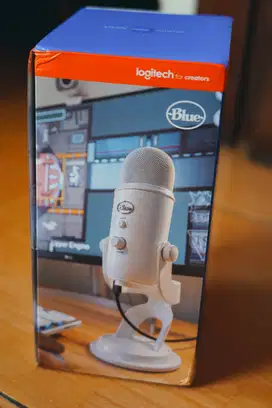 Logitech for Creators Blue Yeti USB Microphone Whiteout Edition