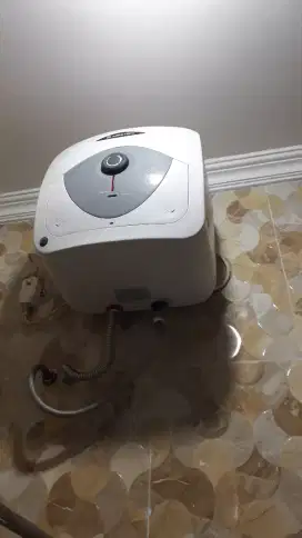 Water heater ariston