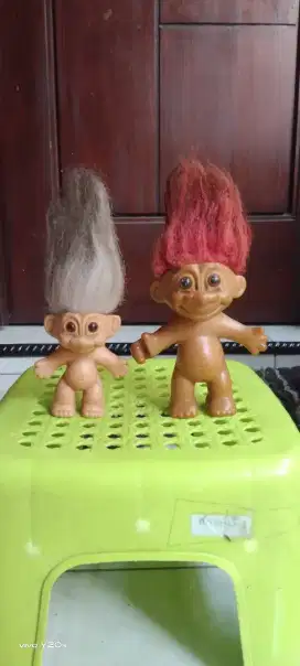 Sepasang boneka troll lawas