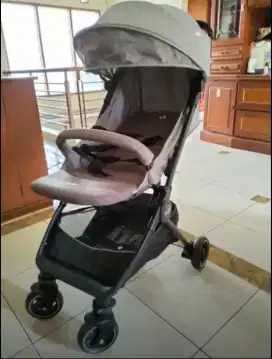 Dijual Stroller Joie Lengkap dengan Dus