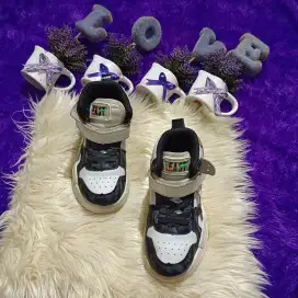 Sepatu anak laki laki