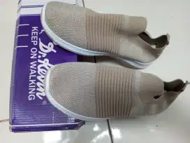 Sepatu walking coklat size 43