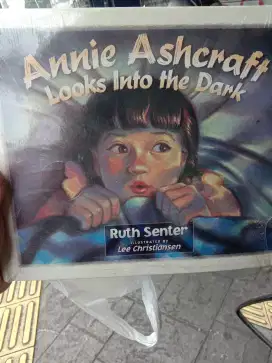 Annie Ashcraft Looks Into the Dark Ruth Hollinger Senter 1998