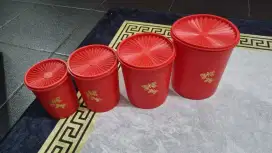 Tupperware set 4