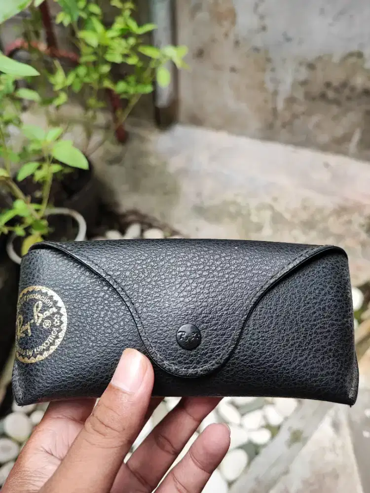 Kotak Wadah Kacamata Asli Bawaan Ray-Ban