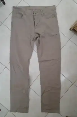 Uniqlo chinos khaki