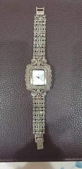 Jam tangan wanita perak Thailand