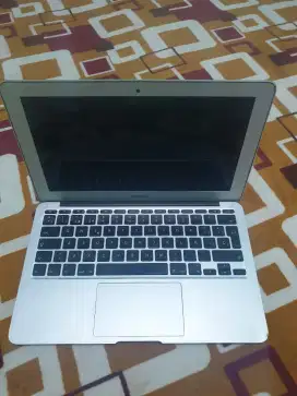 Macbook Air 11 inc , 2015 Core i5 A1465