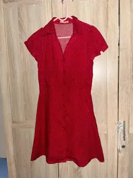 Baju dress ukuran M, masih bagus, warna merah bintik pilutih