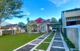 Rumah Besar ada kolam renang