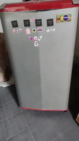 Jual Kulkas 1 Pintu Merk Sanyo Kondisi RUSAK (BARU RUSAK SEMINGGU)