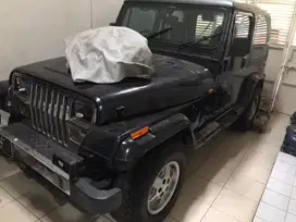Jeep YJ Wrangler 97 Black on Black. Well Maintened, Rarely used, No PR