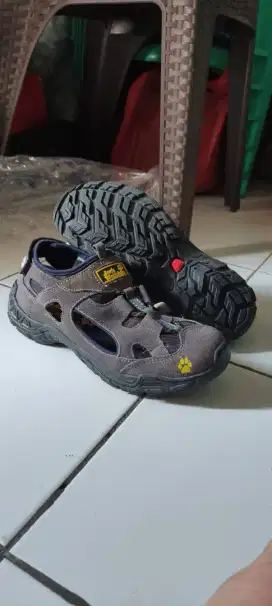 Sepatu sendal outdoor hiking treking pria