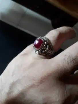 Cincin perak Ruby