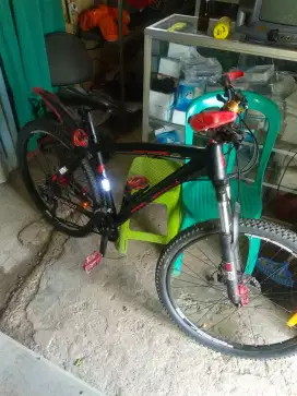 Basic United Detroit 27.5 + Aksesoris. Nego
