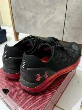 SEPATU UNDER ARMOUR HOVR RISE SHOES