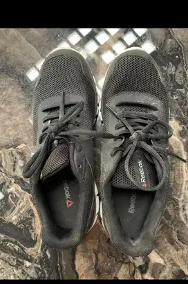 Sepatu olahraga