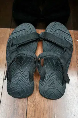 Eiger Sandal Gunung size 45 LIKE NEW