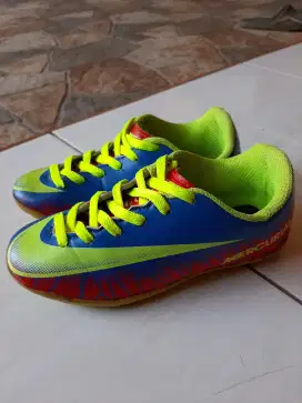 Sepatu futsal anak kondisi 99%, Preloved size 28 ukuran 20,5cm.