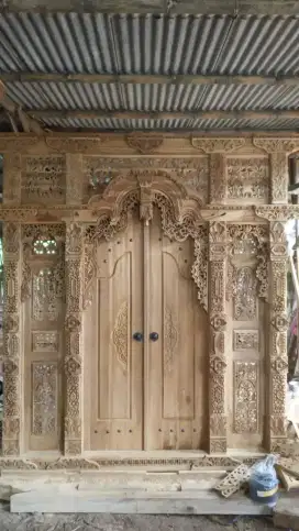Gebyok ukir Jawa gebyok terlaris jepara material dari kayu jati