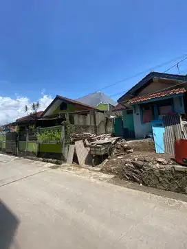 Dijual Cepat Rumah Hitung Tanah di Komplek Parahyangan Kencana Parken