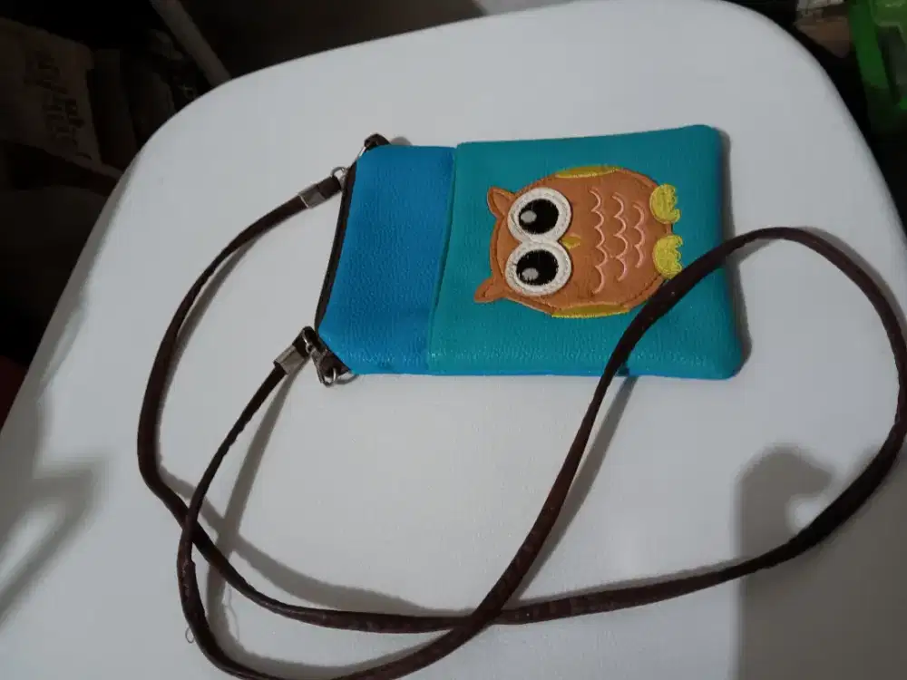 Tas selempang kecil untuk berpergian