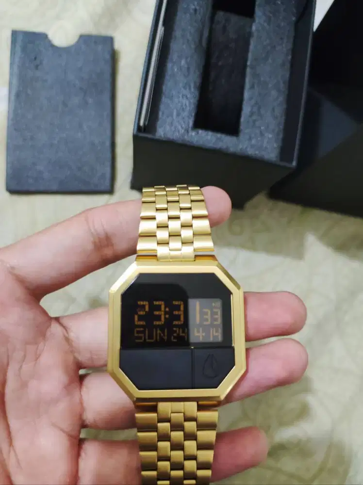 Nixon Re-run Gold (seperti baru)
