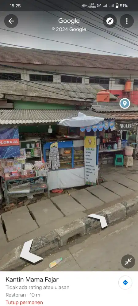 karyawan di warung makan